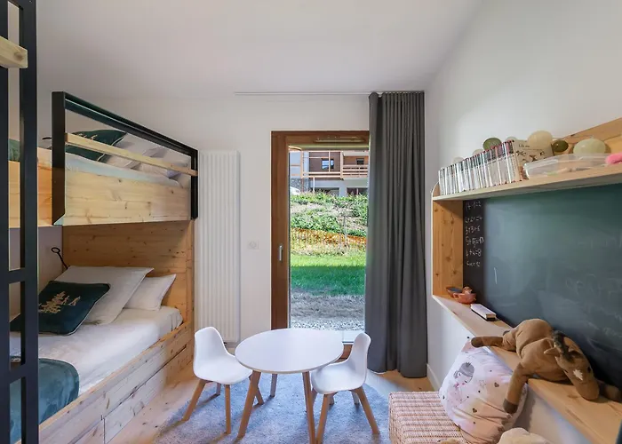 Confortable Avec 2 Chambres, Terrasse Et Parking à - Fr-1-569-123 Appartement